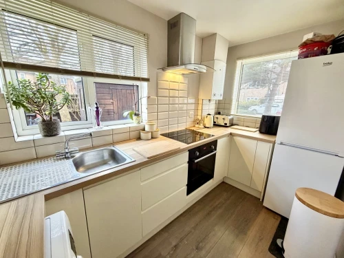 End Terraced House Photo 3
