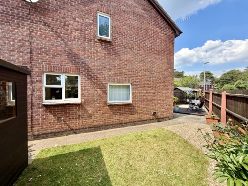 End Terraced House Photo 4
