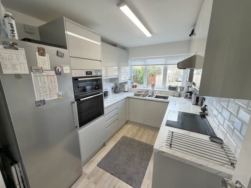 Semi-Detached House Photo 3
