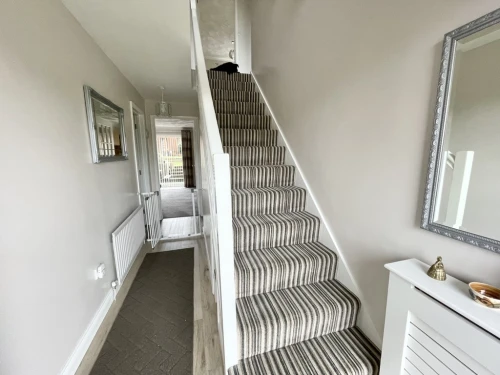 Semi-Detached House Photo 2