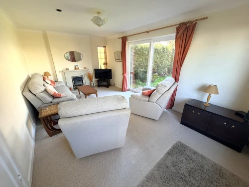 Detached House Photo 2