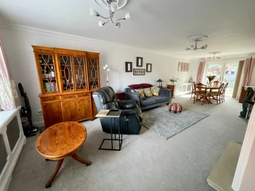 Detached House Photo 2