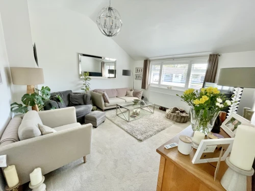 Detached Bungalow Photo 4