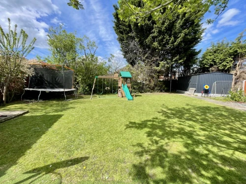 Semi-Detached House Photo 3