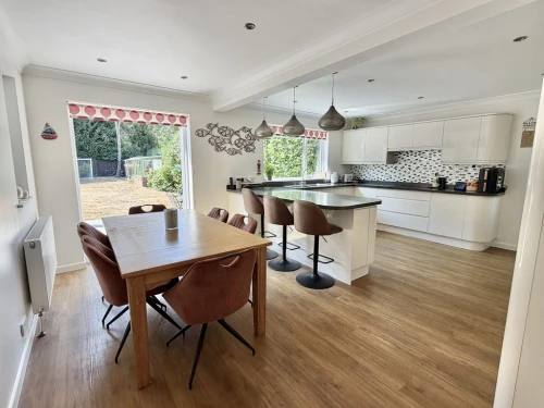 Detached House Photo 2