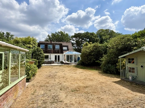 Detached House Photo 4