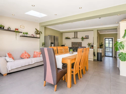 Semi-Detached House Photo 3