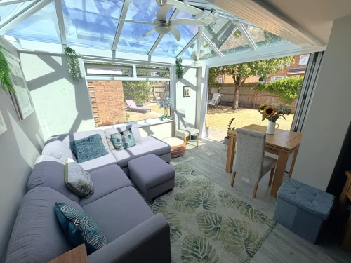 Semi-Detached Bungalow Photo 3