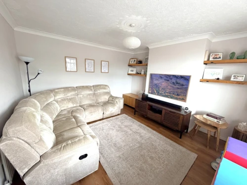 Semi-Detached House Photo 2
