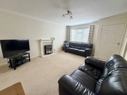 Semi-Detached House Photo 3