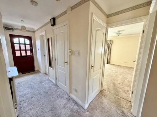 Detached Bungalow Photo 3