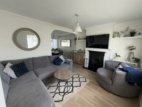 Semi-Detached House Photo 2