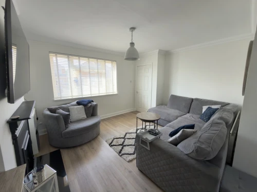 Semi-Detached House Photo 3