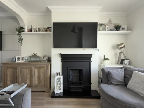 Semi-Detached House Photo 4