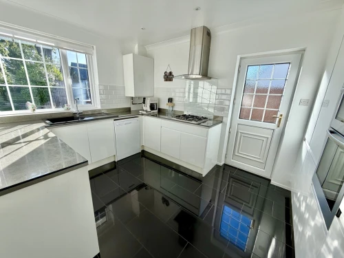 Chalet Bungalow Photo 3