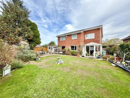 Detached House Main Photo