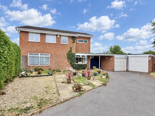 Detached House Main Photo